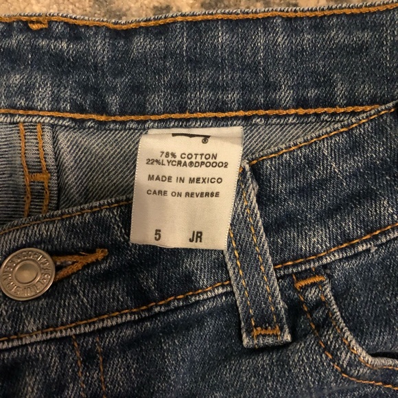 Levi’s jean shorts size 5 Jr - Picture 4 of 6